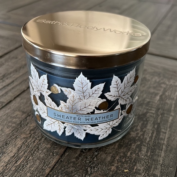 Bath & Body Works Accents Bath Body Works Nwt 3 Wick Candle Sweater